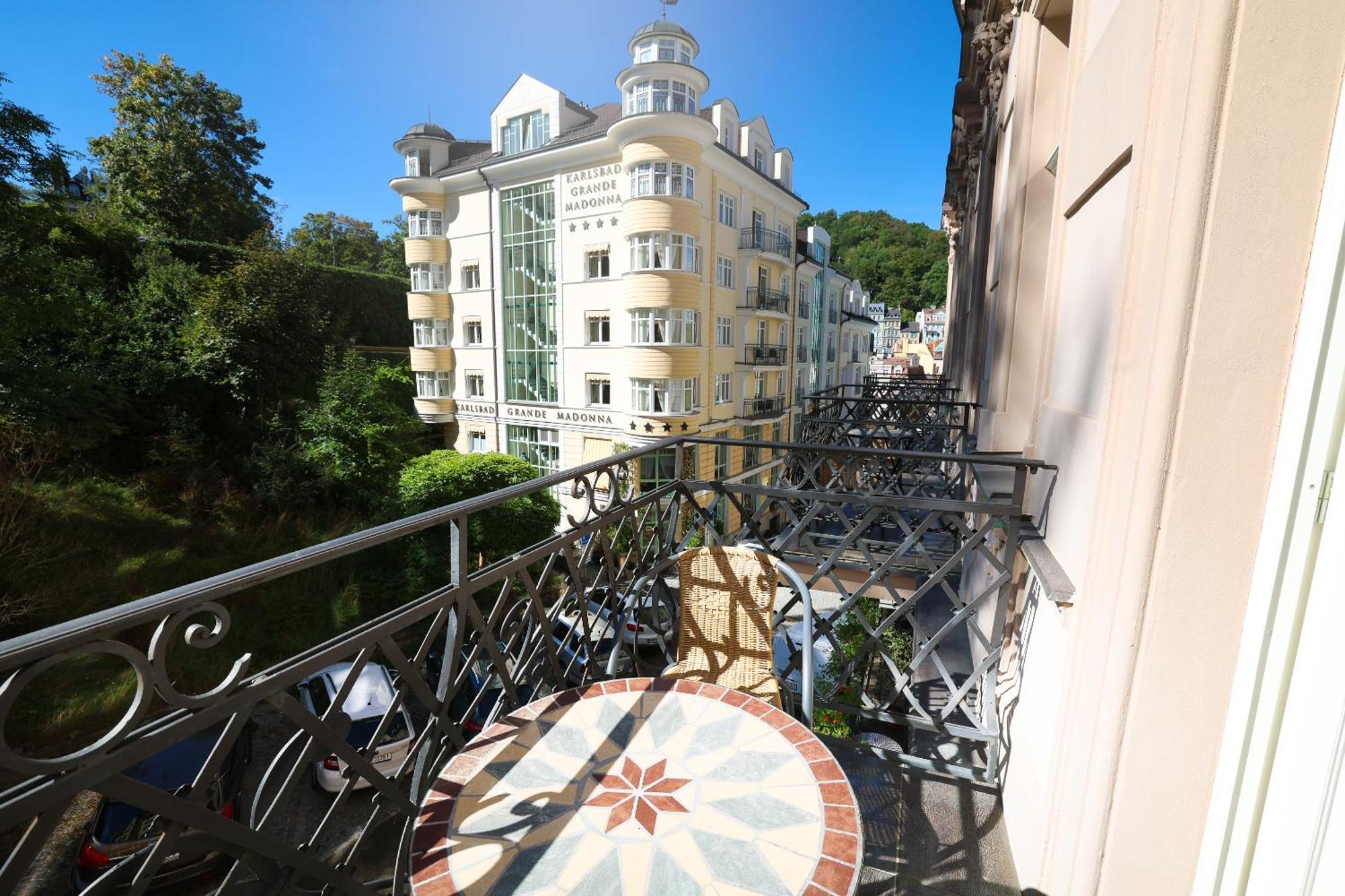Boutique Hotel Ambiente ****+ Karlsbad Exterior foto