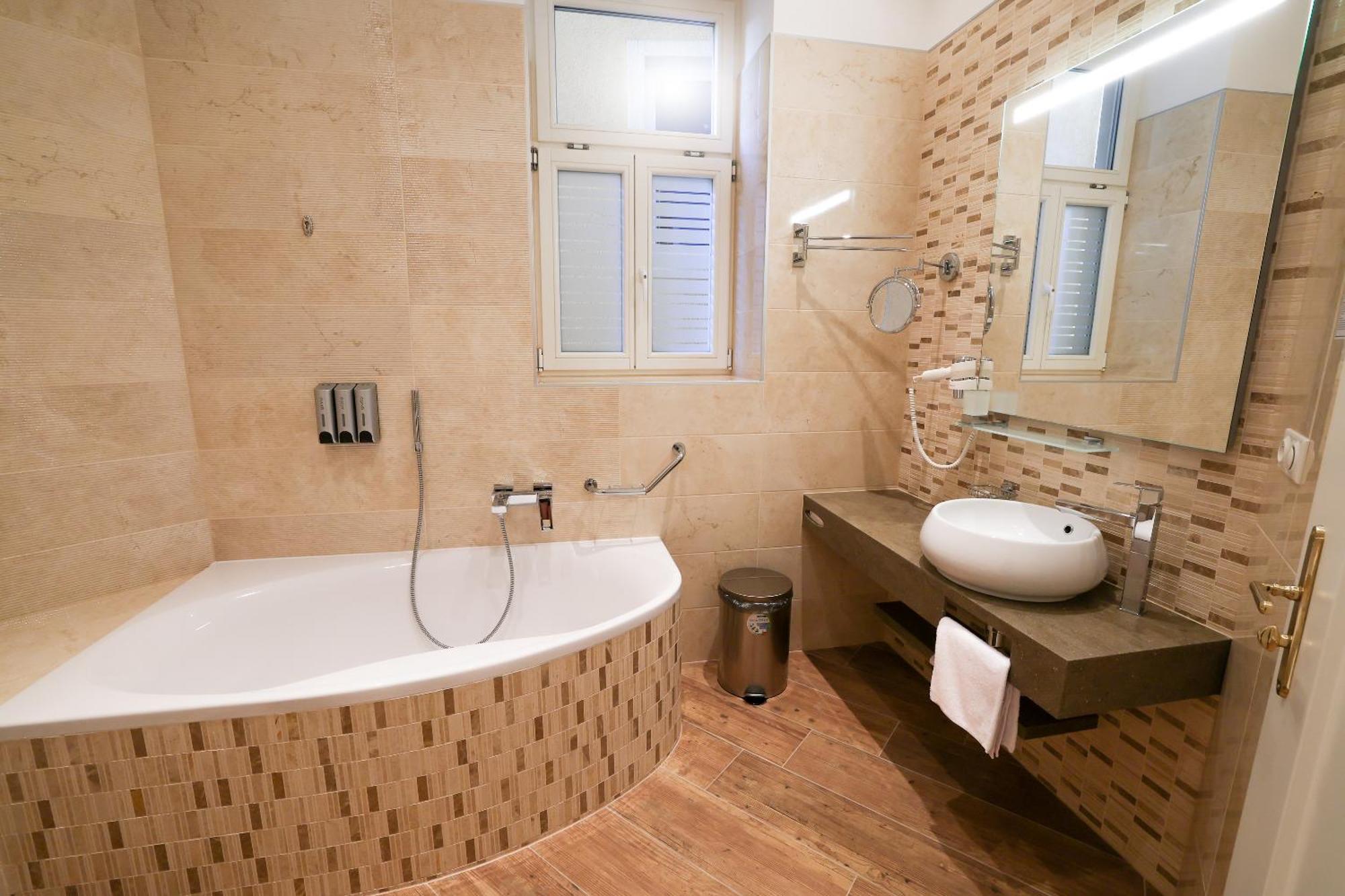 Boutique Hotel Ambiente ****+ Karlsbad Exterior foto